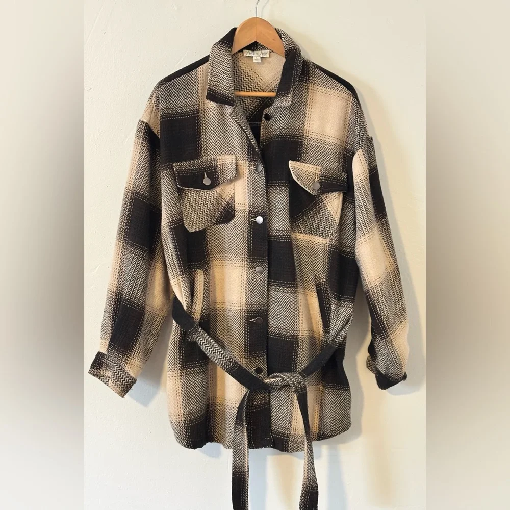 🌸 She + Sky Women’s Size Large Plaid Brown Belted Shacket
